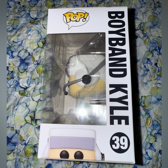 Funko Pop! South Park - Boyband Kyle Vinyl Figure - Picture 2 of 6